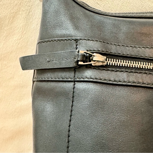 GUCCI (100% Authentic)- Classic Black Leather Front Zip Pocket Shoulder Bag - Picture 5 of 16